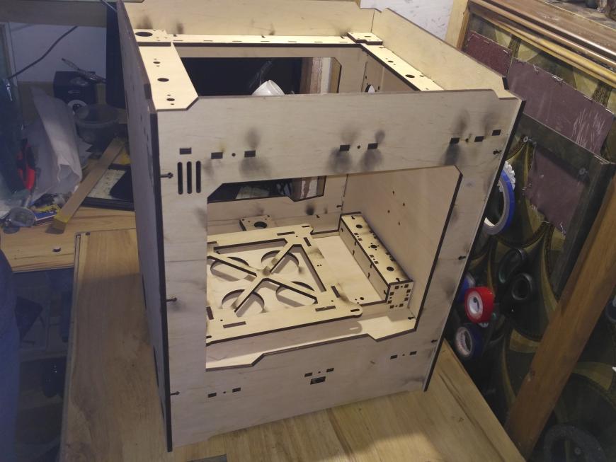 Фанерный H-Bot на рельсах