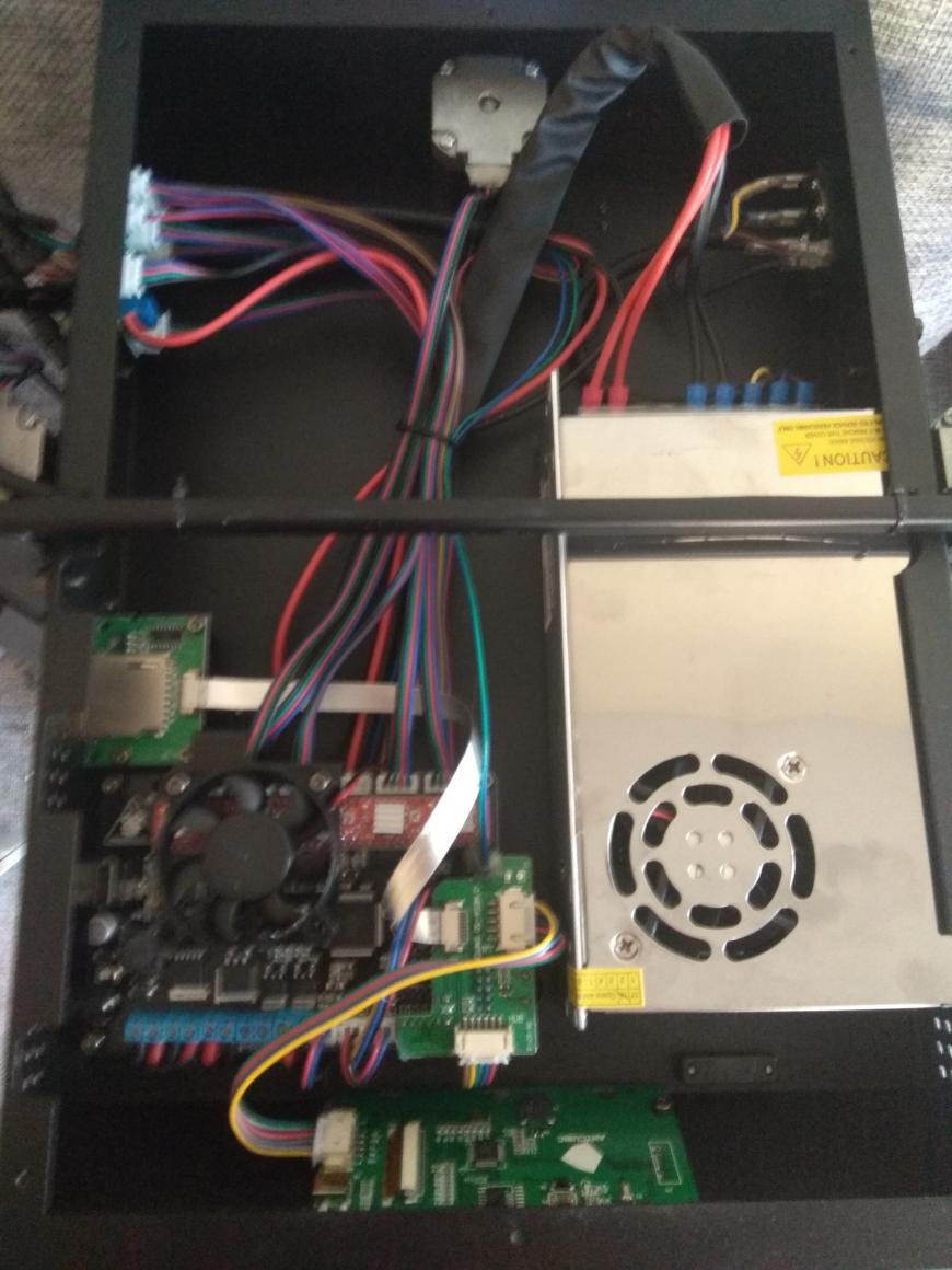 Устроил короткое замыкание Устроил короткое замыкание