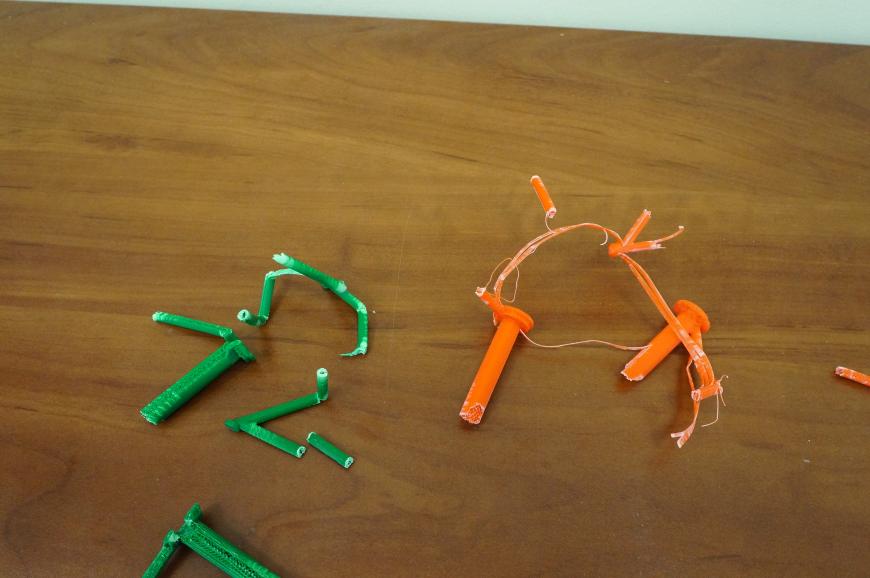 Не слипаются стенки. Ломкие детали.