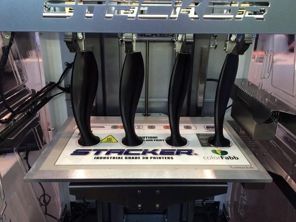 Четыре экструдера и инженерные пластики: 3D-принтер Stacker S4 от colorFabb