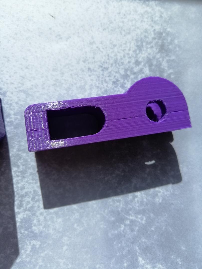 Принтер пропускает один слой в одном и том же месте на разных моделях