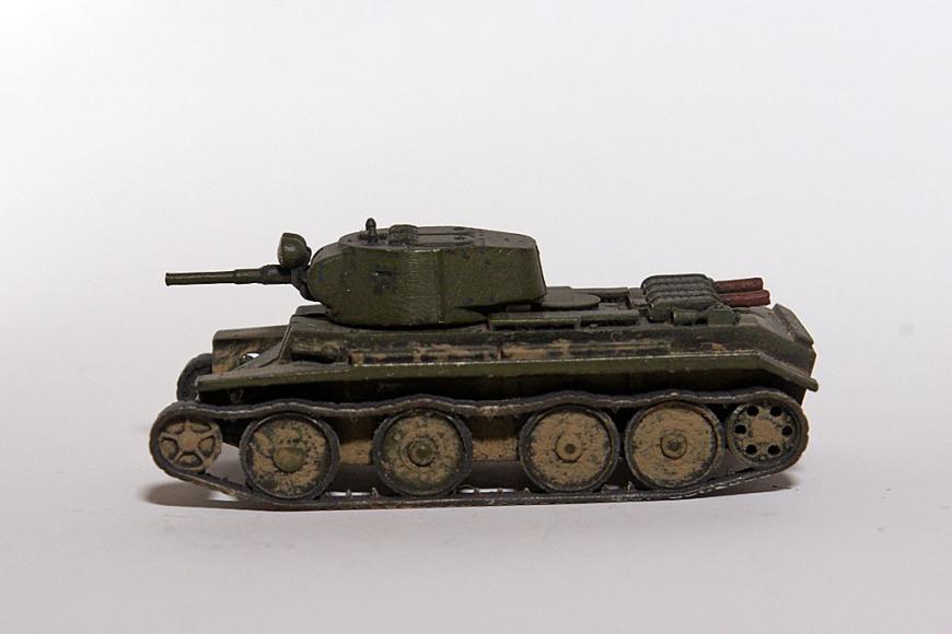 Танк БТ-7 в масштабе 1/100 на фотополимерном принтере Аникубик Фотон