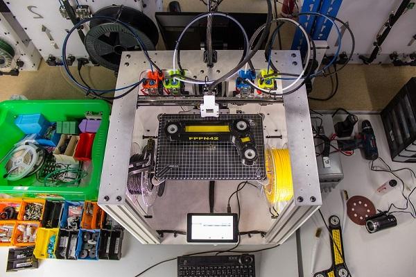 E3D разрабатывает настольный 3D-принтер с автоматической cменой головок
