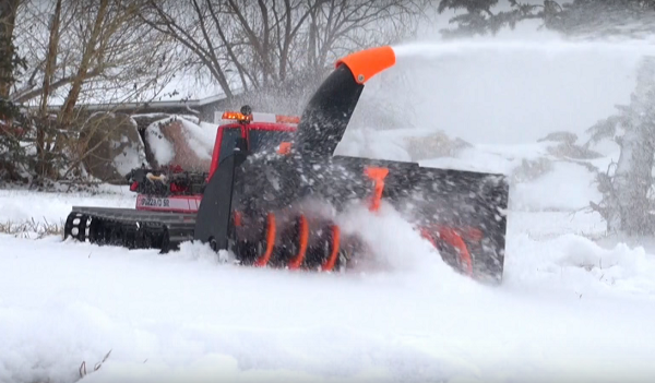 Самодельщик из Миннесоты представил новую версию 3D-печатного радиоуправляемого снегоуборщика