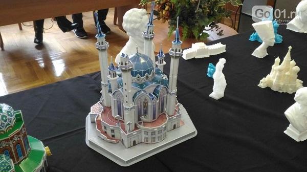 В Майкопе прошла выставка «Трогательный музей» с 3D-печатными экспонатами