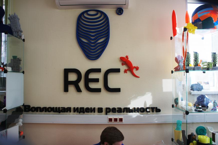 Очаровательный настенный друг!