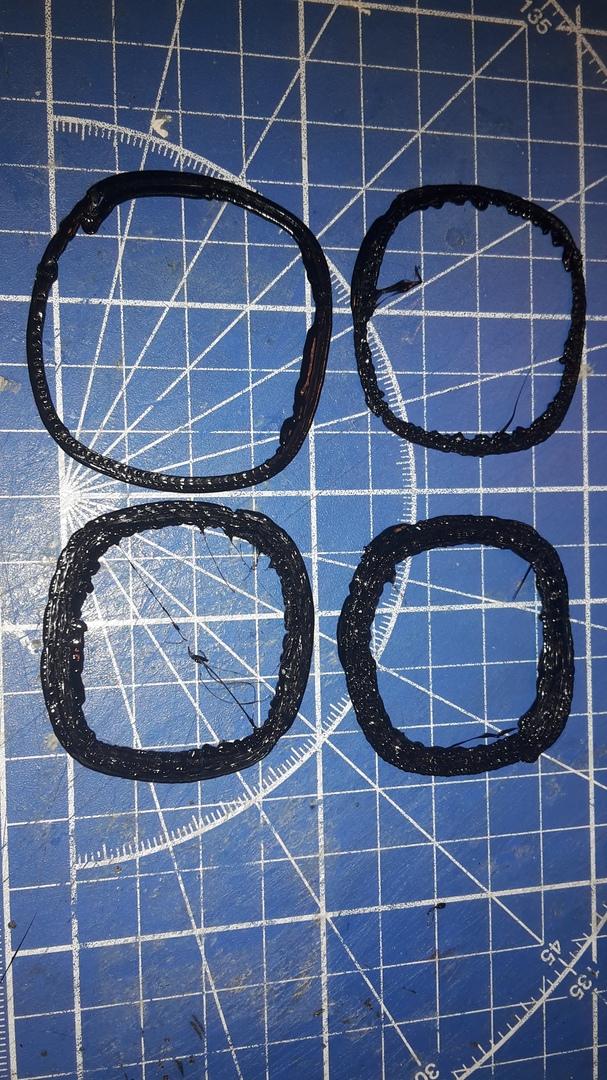 Принтер печатает буграми первые слои и они всё сбивают...