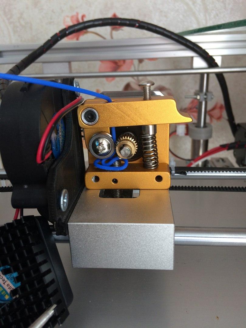 Подскажите пожалуйста! почему во время печати происходит так