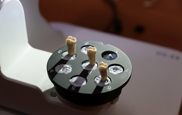 Нижегородские студенты-медики практикуются на 3D-печатных стоматологических макетах