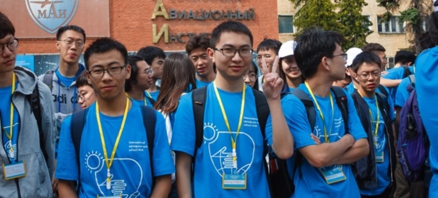 Студенты из КНР изучают 3D-моделирование и 3D-печать летающих дронов в МАИ