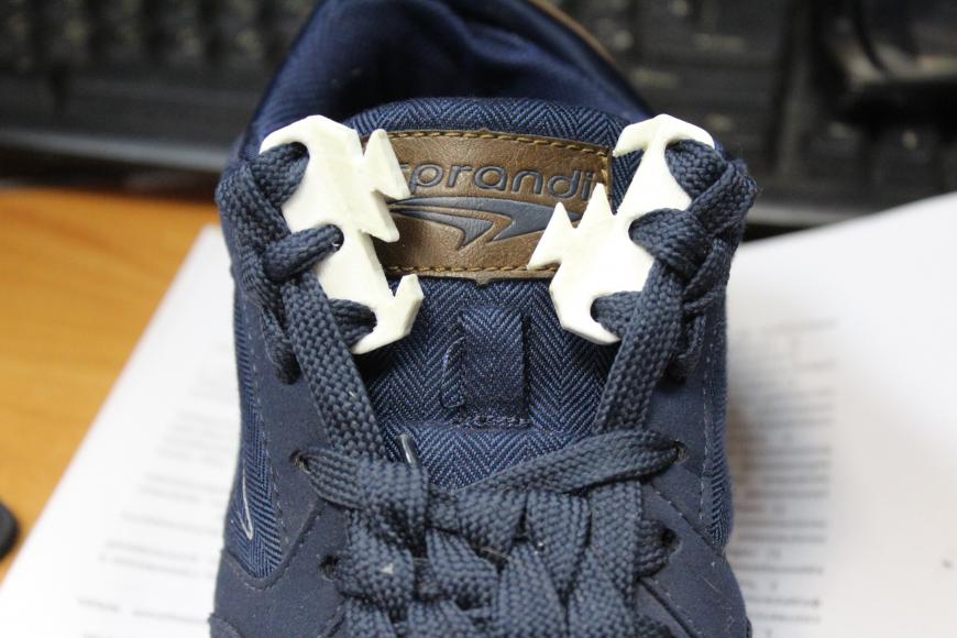 зажим для шнурков, не знаю как распечатать, чтобы без обработки (abs)