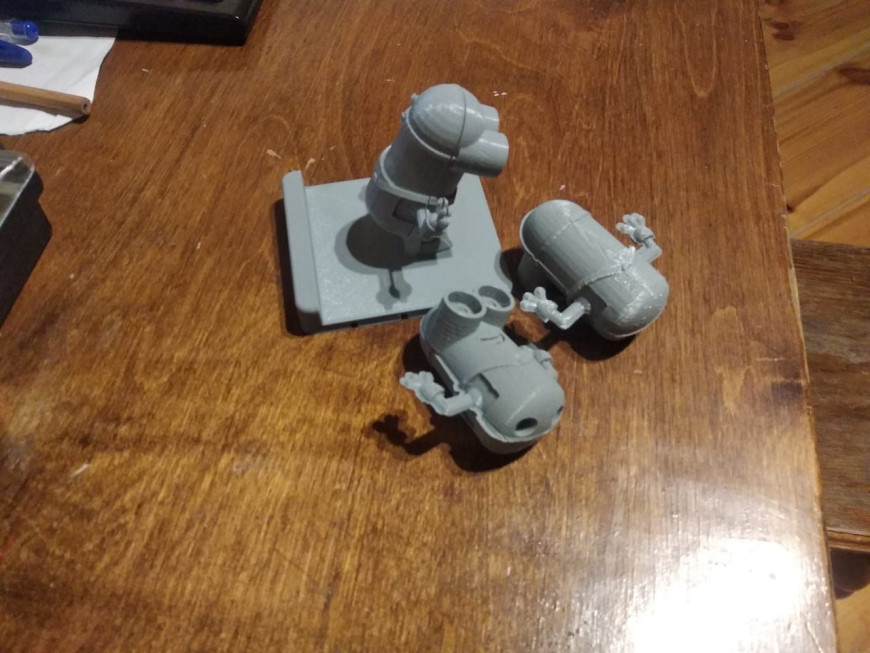 Изменил модель: 'Миньон - подставка под телефоне