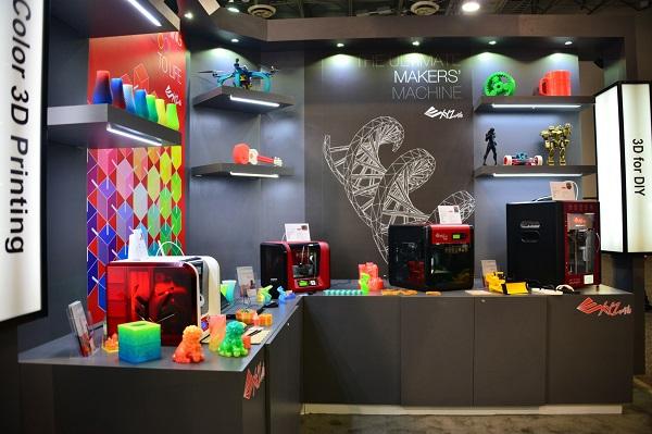 Компания XYZprinting продемонстрировала новые 3D-принтеры, 3D-ручку и камеру для «закаливания» фотополимерных изделий