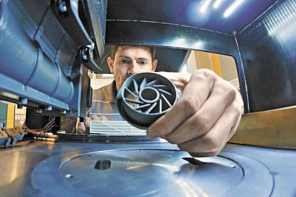 На выставке «Иннопром-2016» представлен первый отечественный 3D-принтер для печати металлами