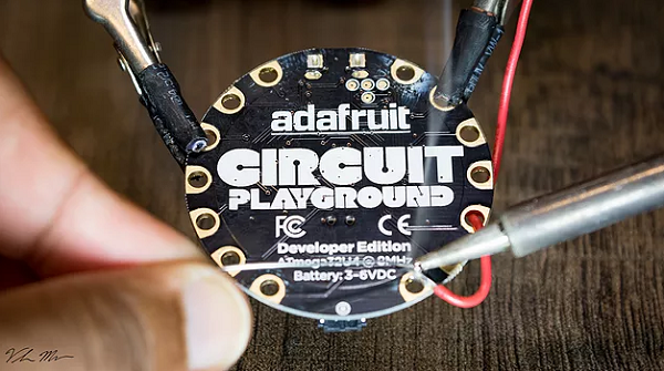 Танцующий 3D-печатный робот Владимира Мариано Танцующий 3D-печатный робот Владимира Мариано