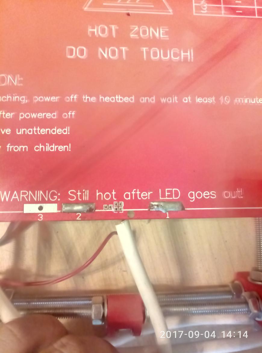 Почему греется пол стола и то до 100°.