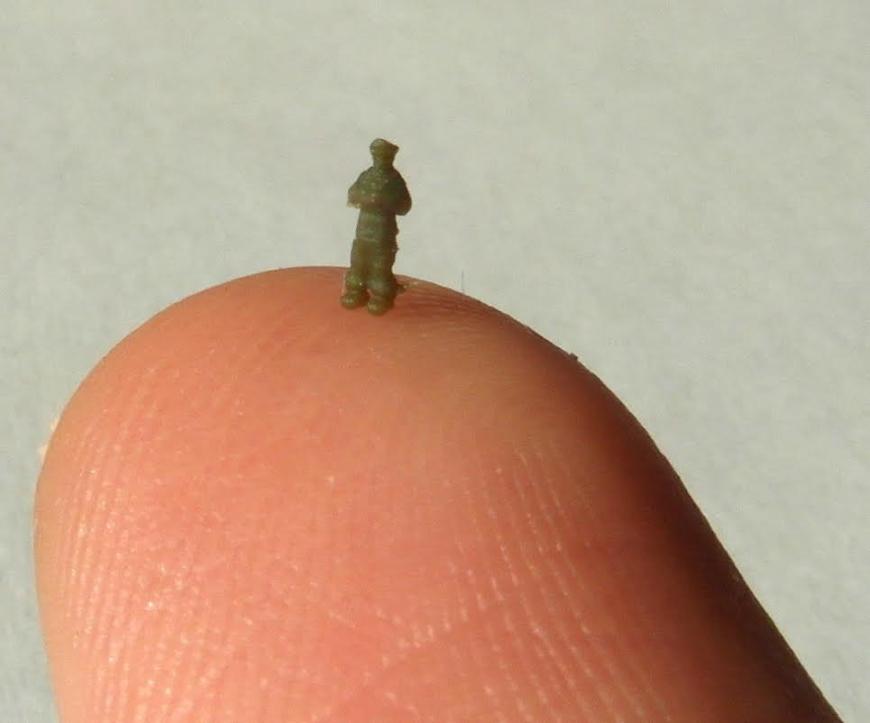 Zealot печатает миниатюрные фигурки высотой 3 мм