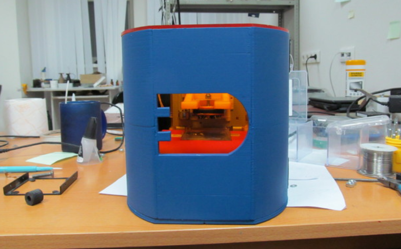 Русский инженер собрал стереолитографический 3D-принтер из оптических приводов стоимостью 10000 рублей