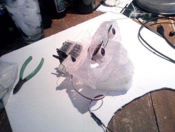 Установка электроники в череп, созданный с помощью 3Doodler