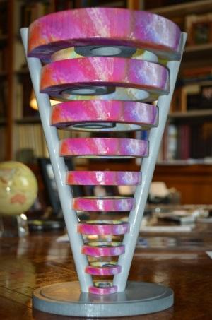 Художники напечатали скульптуру «10 кругов жизни» Художники напечатали скульптуру «10 кругов жизни»