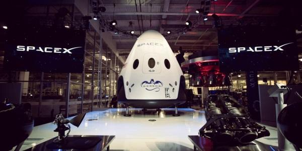 SpaceX представляет космический корабль Dragon V2, снабженный 3D-печатным ракетным двигателем