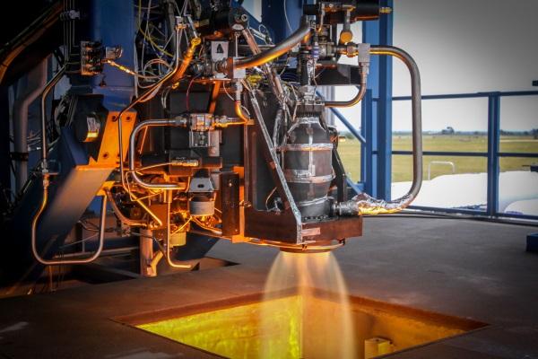 SpaceX представляет космический корабль Dragon V2, снабженный 3D-печатным ракетным двигателем