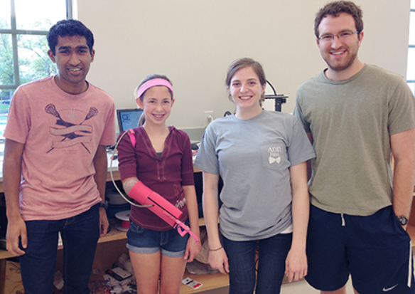 Студенты напечатали роботизированный протез руки для 13-летней девочки