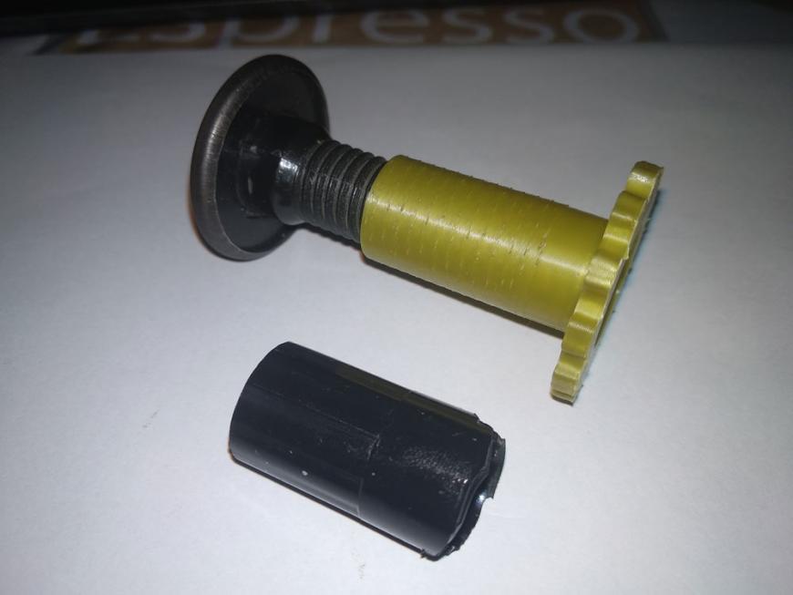 Починил дверной глазок