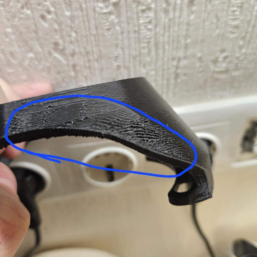 Подскажите в чем может быть проблема? На правой части детали вот такой дефект, слева его нет,пластик petg, принтер Creality K2 Подскажите в чем может быть проблема? На правой части детали вот такой дефект, слева его нет,пластик petg, принтер Creality K2