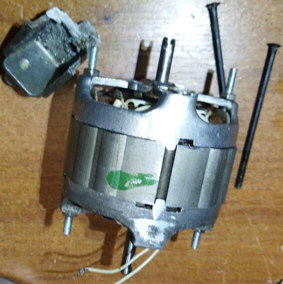 Компрессор для точечного обдува модели.