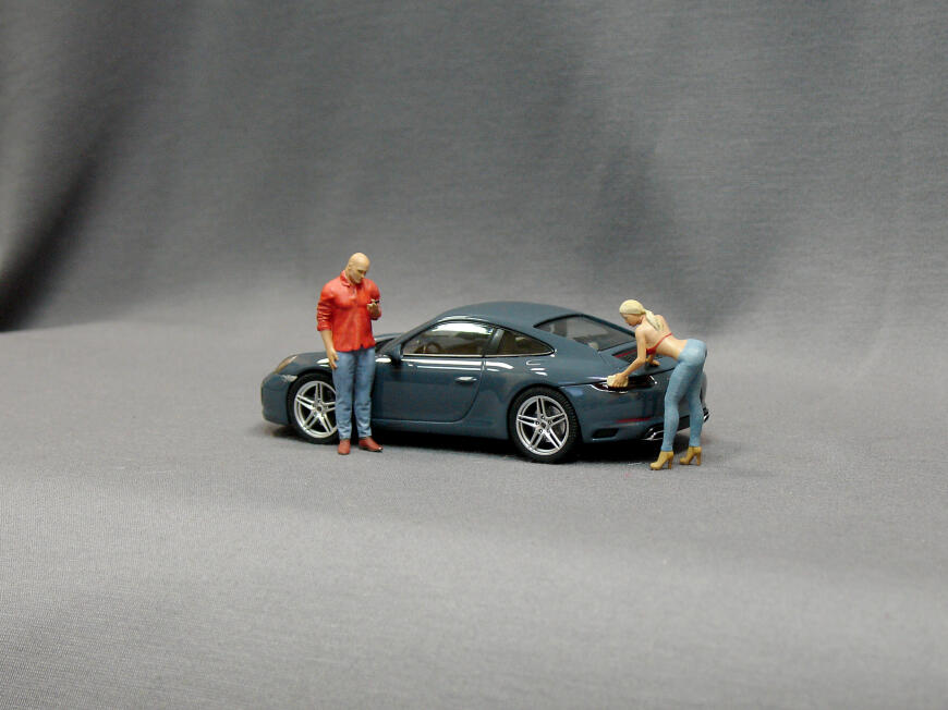 На автомойке.