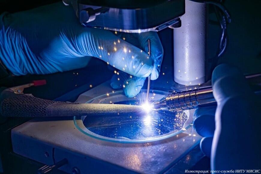 Ученые НИТУ МИСИС разработали антибактериальное покрытие для 3D-печатных титановых эндопротезов