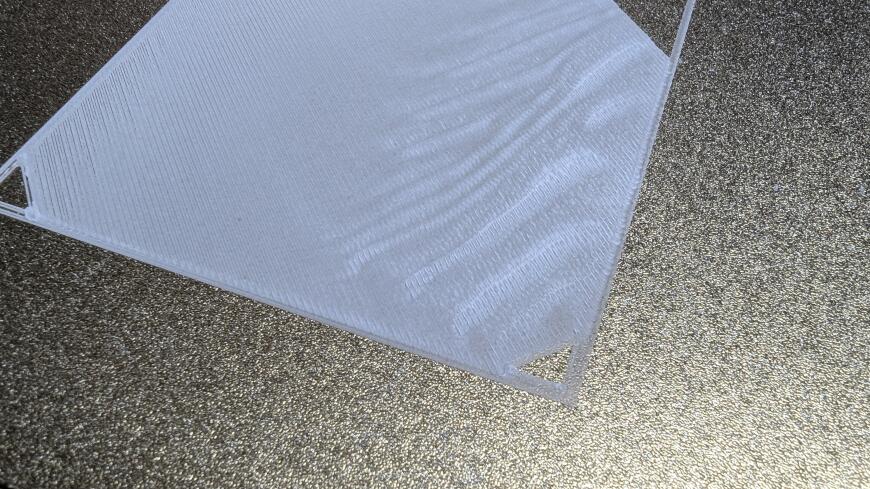 Неровная печать с первого слоя.