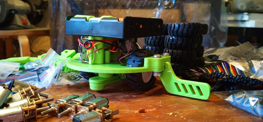 Производство большой серии роботов - для робохоккея (управление через интернет) Производство большой серии роботов - для робохоккея (управление через интернет)