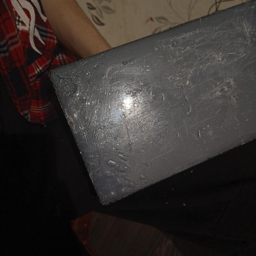 Смола прилипла к столу для печати Смола прилипла к столу для печати