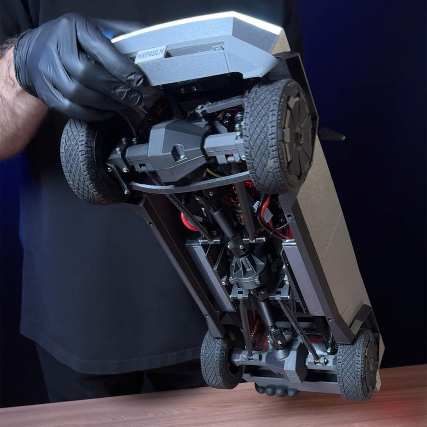 Напечатал Cybertruck на полноприводном шасси Напечатал Cybertruck на полноприводном шасси