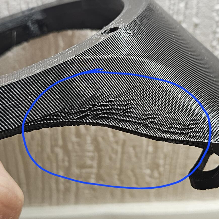 Подскажите в чем может быть проблема? На правой части детали вот такой дефект, слева его нет,пластик petg, принтер Creality K2 Подскажите в чем может быть проблема? На правой части детали вот такой дефект, слева его нет,пластик petg, принтер Creality K2