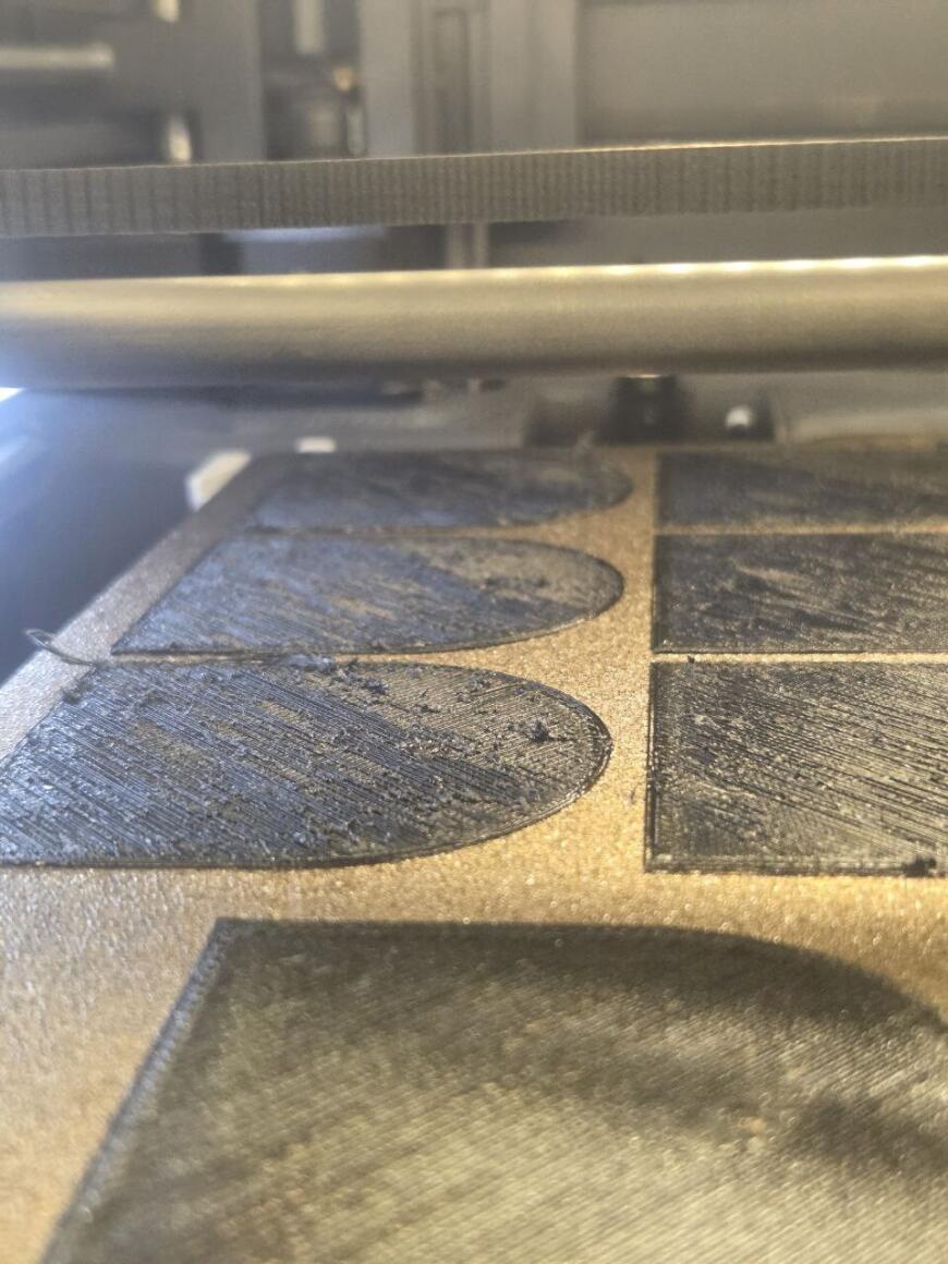 Bambulab p1s. Недоэкструзия. Проходы первого слоя не прилегают друг к другу.