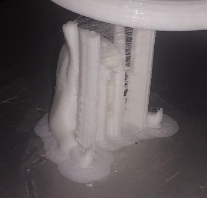 горизонтальные борозды на поверхности детали