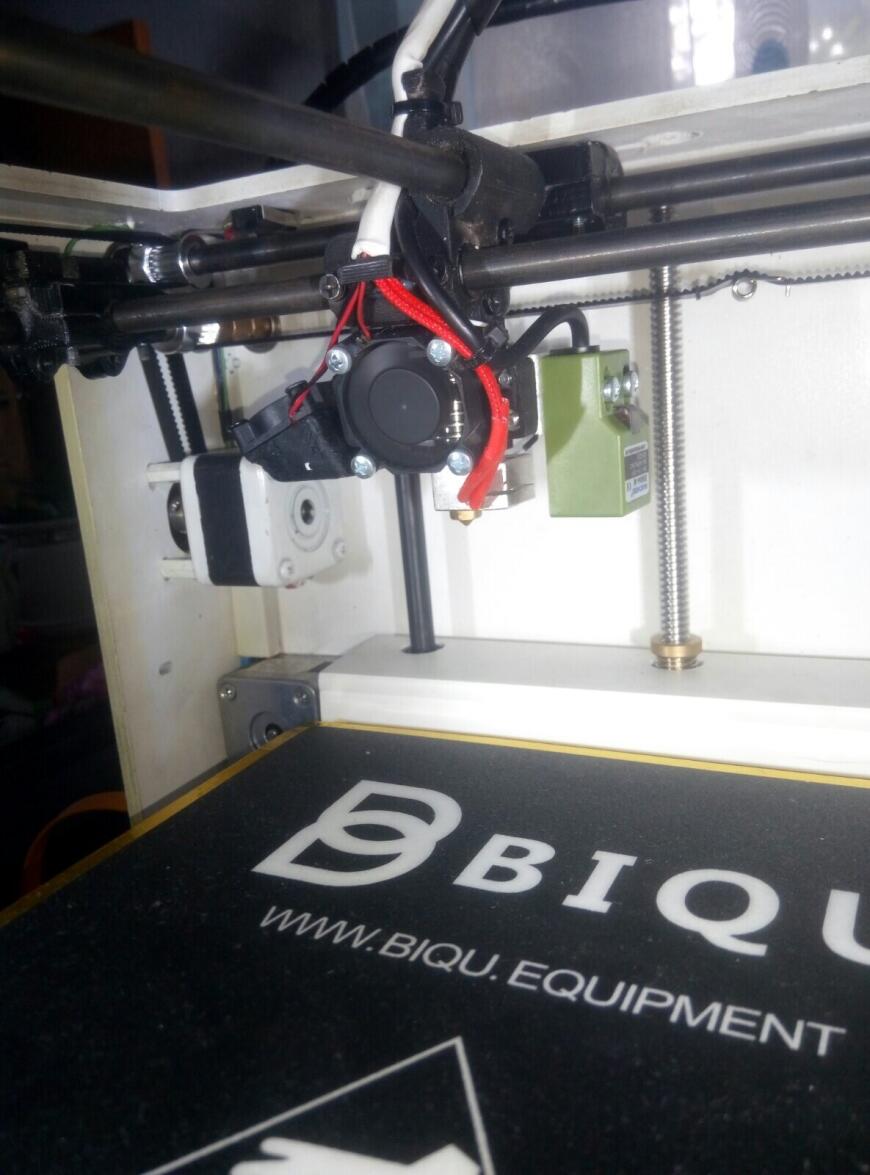 Перед началом печати стол до упора ползет вниз. Самопальный Ultimaker.