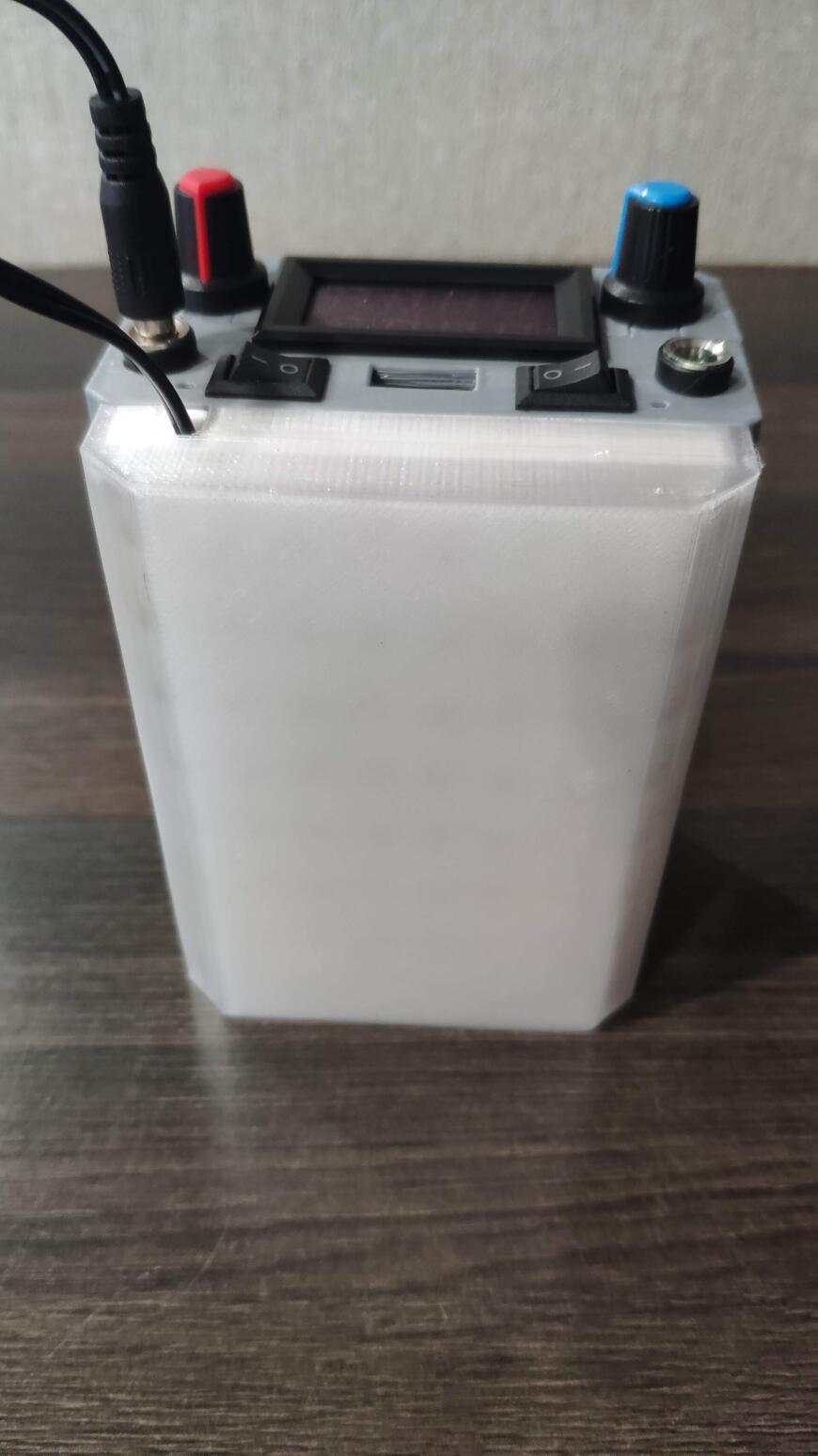 Автономный блок питания на аккумуляторах 18650 с QC3.0 и LED