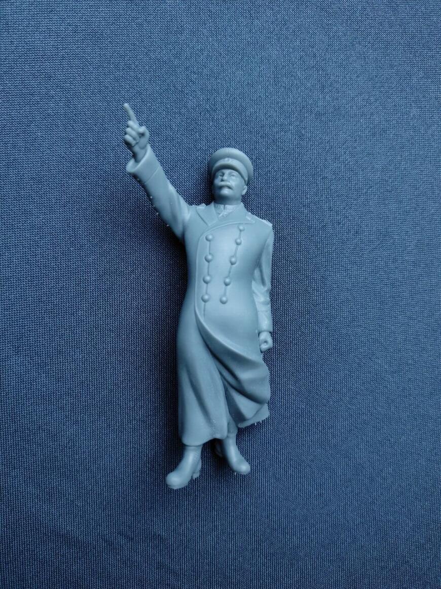 Фигурка Сталина, напечатанная на фотополимерном принтере