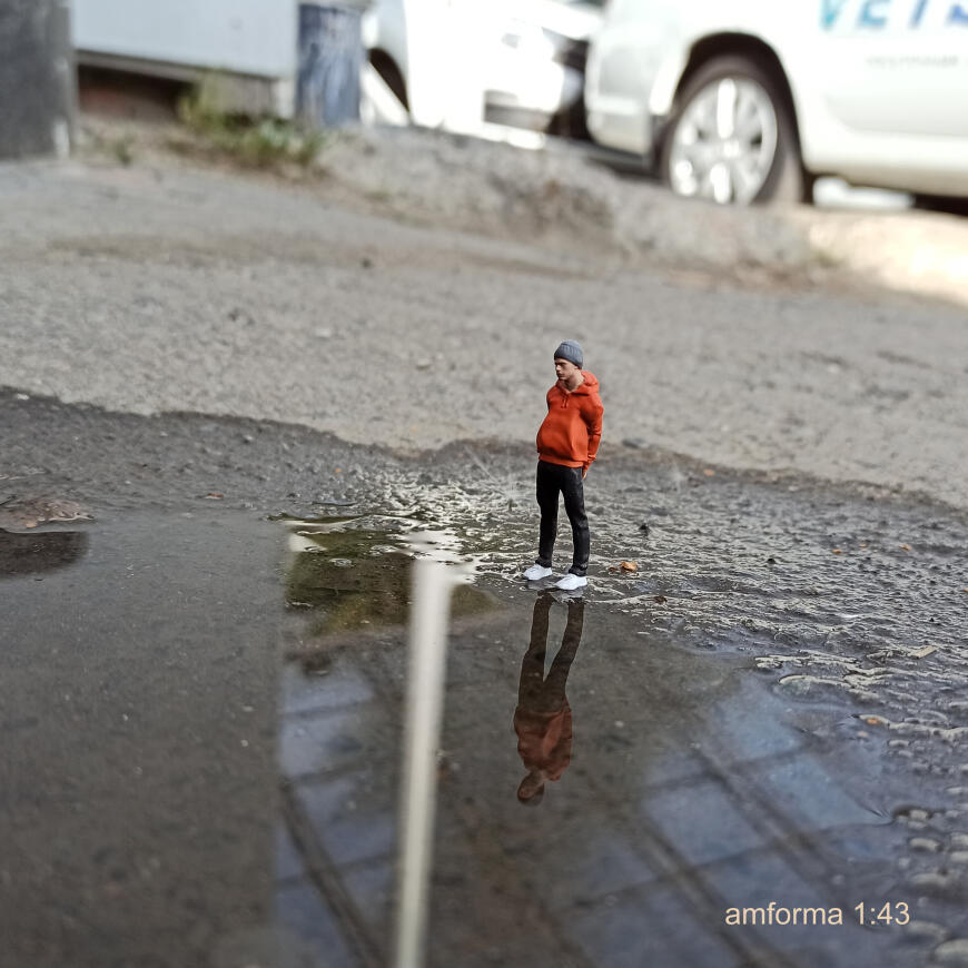 Приуныл. Приуныл.