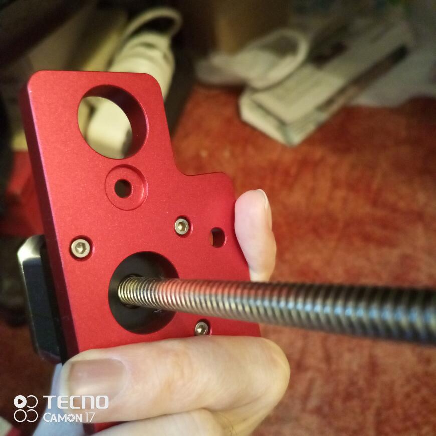 Как вытащить винт из электромотора?