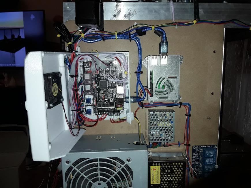 Как правильно подключить к Raspberry Pi3 через реле 220? Чтобы потом не покупать новую распберри )
