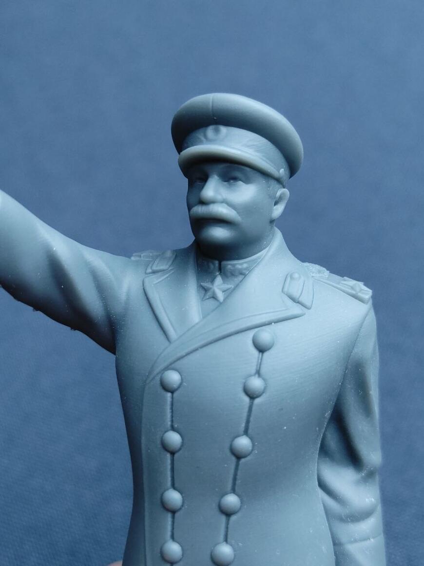 Фигурка Сталина, напечатанная на фотополимерном принтере