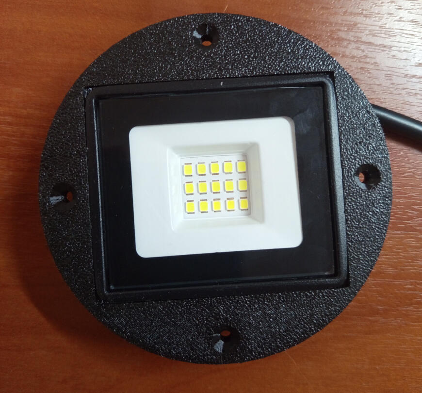 Лампа-крепеж для светодиодного прожектора