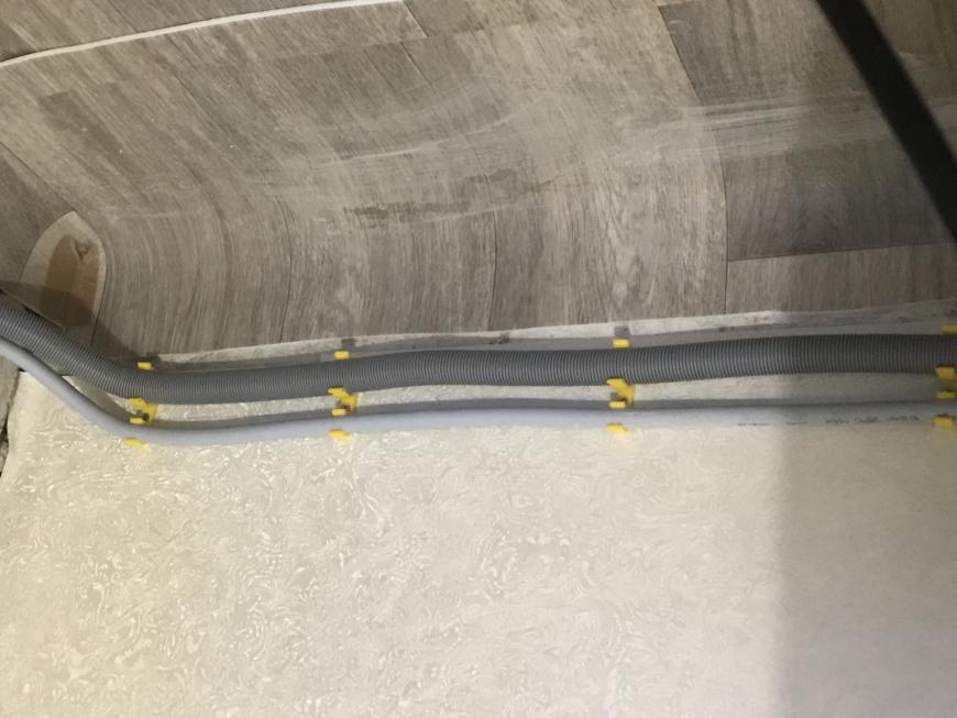 Держатель шлангов для стиральной машины Держатель шлангов для стиральной машины