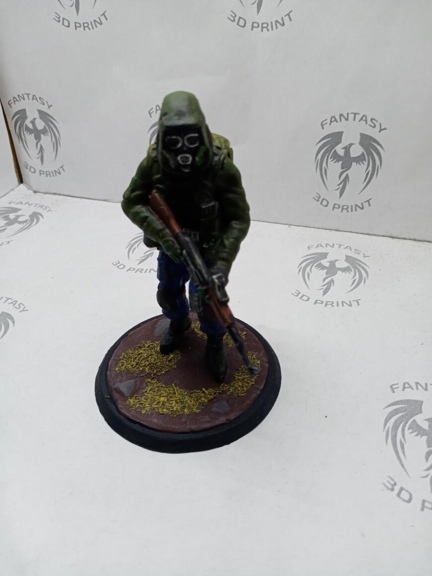 Сталкер с автоматом Сталкер с автоматом