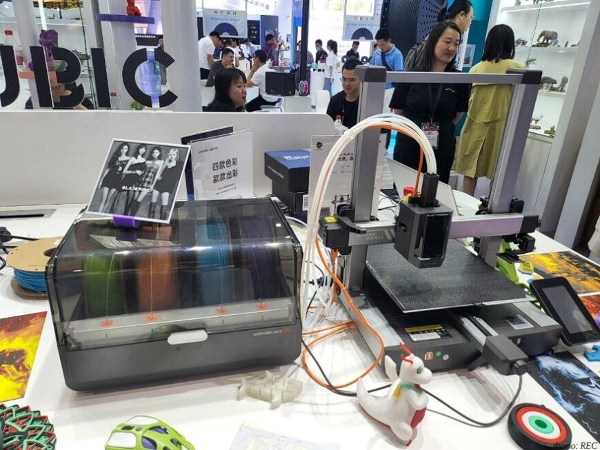Anycubic продемонстрировала новые 3D-принтеры на выставке TCT Asia 2024